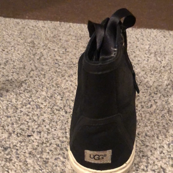 Ugg shoes - Picture 2 of 2